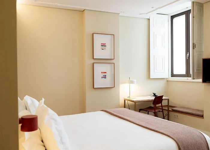 Nine Dots Azorean Art Boutique Πόντα Ντελγκάντα