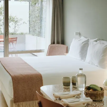 Nine Dots Azorean Art Boutique Hotel 4*