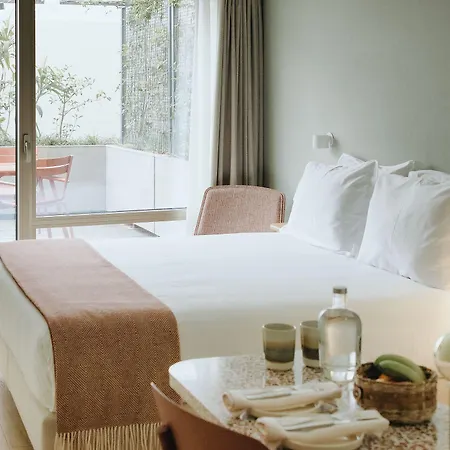 Nine Dots Azorean Art Boutique 4*